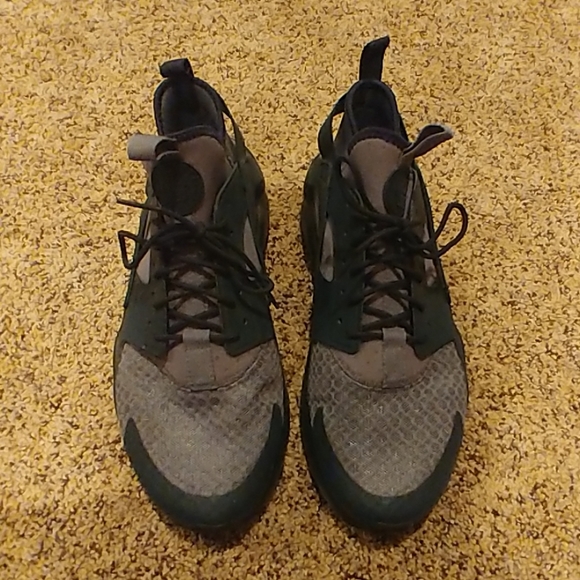 NWOT Nike Air Huarache - Picture 1 of 4